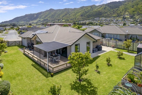 35 Waipunahau Road, Waikanae