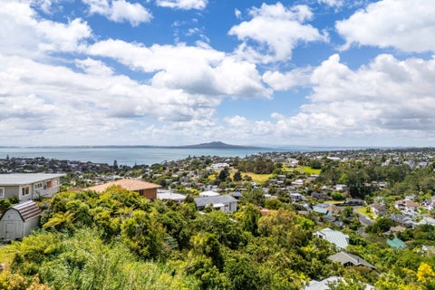 92 Knights Road, Rothesay Bay, Auckland