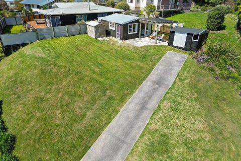 19 Hicks Crescent, Waikanae Beach, Waikanae