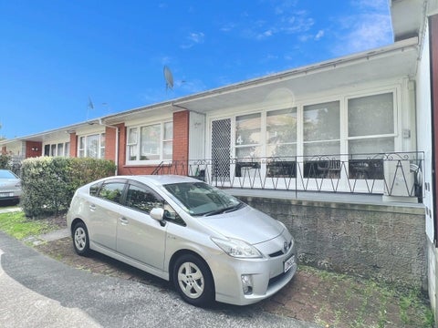 4/8 Tawera Road, Greenlane, Auckland