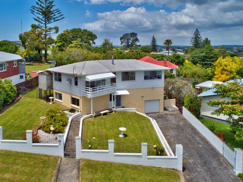 22 Crompton Road, Massey, Auckland