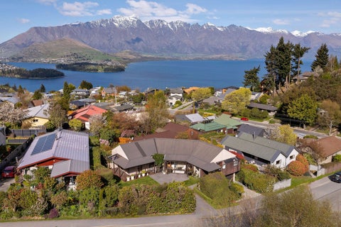 9 Greenstone Place, Fernhill, Queenstown