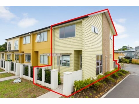 23/11 Ray Small Drive, Papakura, Auckland
