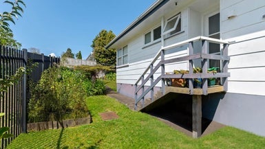 2/34B Sunnynook Road, Sunnynook, Auckland