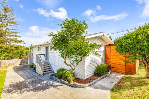 17 Castaing Crescent, Te Atatu South, Auckland