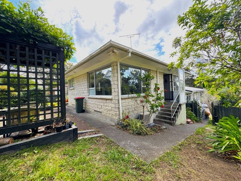 2/4 Mahuta Grove, Northcote, Auckland