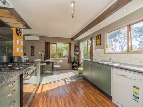 2/13 Wirihana Road, Titirangi, Auckland