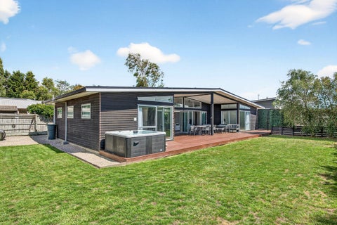 15 Esther Street, Martinborough