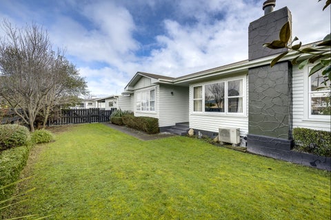 1214 Willowpark Road North, Mayfair, Hastings