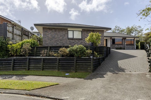 15 Sandel Rise, Merrilands, New Plymouth