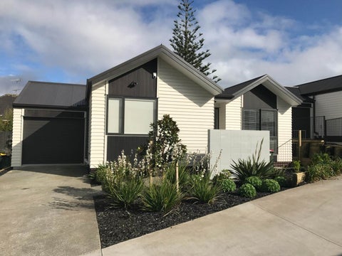 32B Torrington Crescent, Glen Innes, Auckland