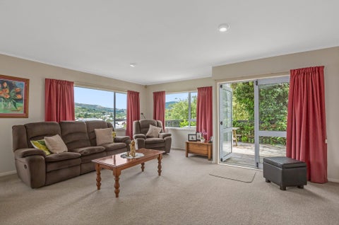 9 Hampton Hill Road, Tawa, Wellington