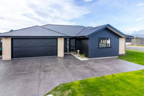 73 Sunline Avenue, Lincoln, Lincoln