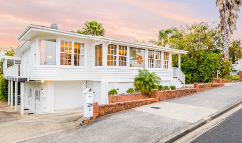 2/45 TAUNTON Terrace, Blockhouse Bay, Auckland