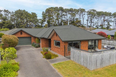 122 Weggery Drive, Waikanae Beach, Waikanae