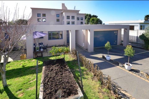 102 Pacific Parade, Army Bay, Whangaparaoa