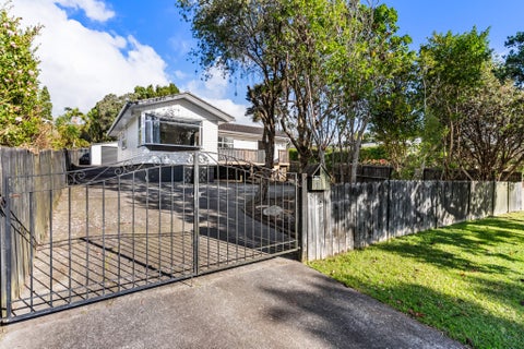66 Cliff View Drive, Green Bay, Auckland