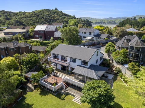 15 Observatory Close, Whitby, Porirua