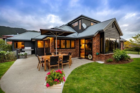 34 Olympus Way, Richmond