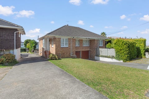 1/93 East Coast Road, Castor Bay, Auckland