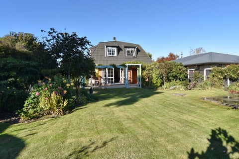 32 Main North Road, Woodend, Woodend