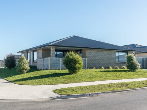 16 Hudson Place, Paraparaumu