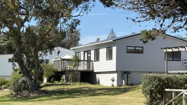 7 Pioneer Crescent, Omaha