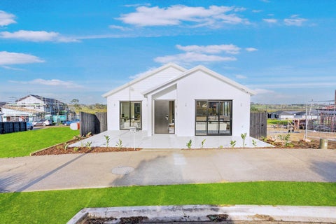 18 Parkmore Drive, Rosehill, Papakura