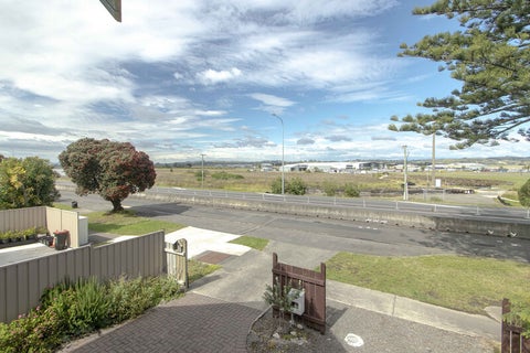 19 Pukeko Place, Westshore, Napier