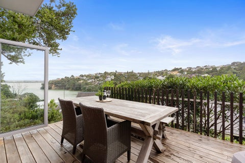 99 Island Bay Road, Beach Haven, Auckland