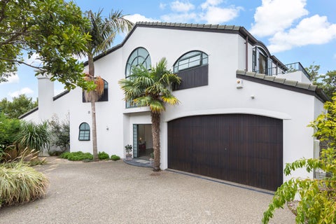 2/8 Tui Glen Road, Birkenhead, Auckland