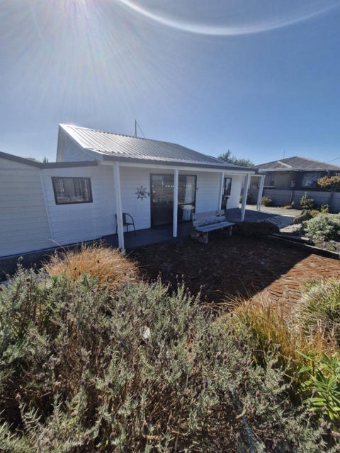44 Leader Street, Riverton