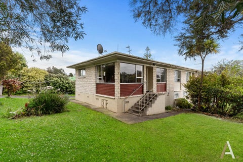 2/70 Cliff View Drive, Green Bay, Auckland