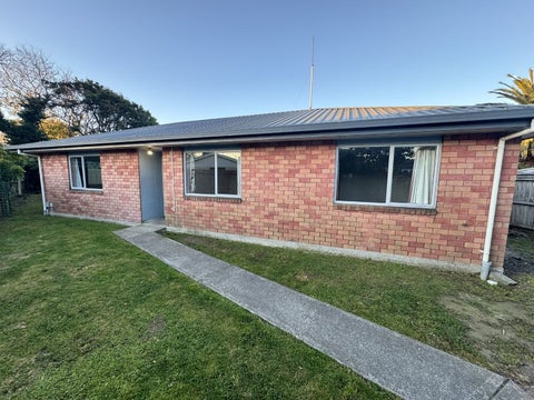 2/113 Warren Crescent, Hillmorton, Christchurch