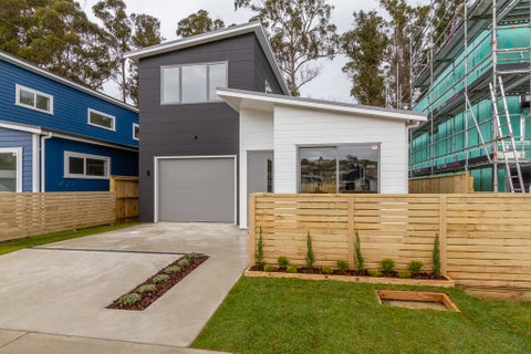 3 Breakwater Way, Whitby, Porirua 