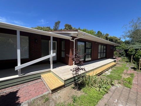 15 Sequoia Grove, Merrilands, New Plymouth