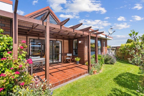 9 Awanui Drive, Waikanae