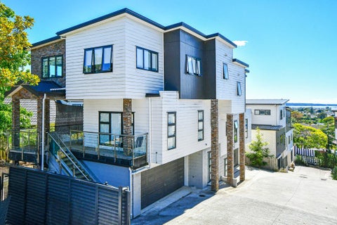 4225A Great North Road, Glendene, Auckland