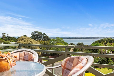 1/9 Valhalla Drive, Beach Haven, Auckland