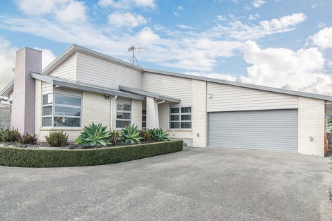 57 Quadrant Heights, Paraparaumu