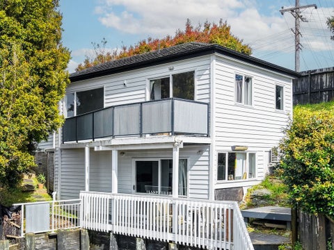 1A Highgrove Lane, Totara Vale, Auckland