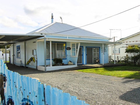 200 High Street South, Carterton