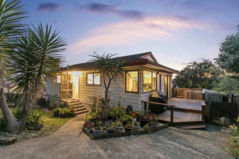9 Fitzherbert Avenue, West Harbour, Auckland