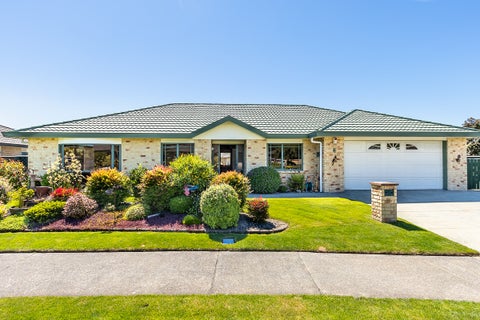 51 Guildford Drive, Paraparaumu