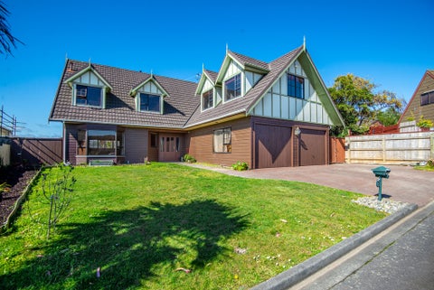 9 James Cook Drive, Whitby, Porirua
