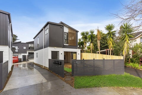 8A Tahinga Street, Northcote, Auckland