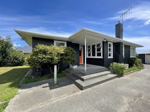 35 Aotaki Street, Otaki