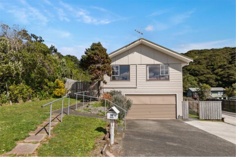 16 LONGITUDE Place, Whitby, Porirua