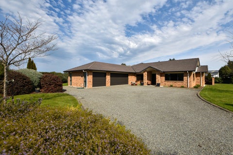 5 The Glade, Carterton