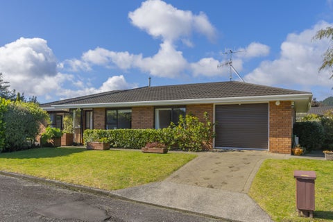 12 Chilton Drive, Paraparaumu